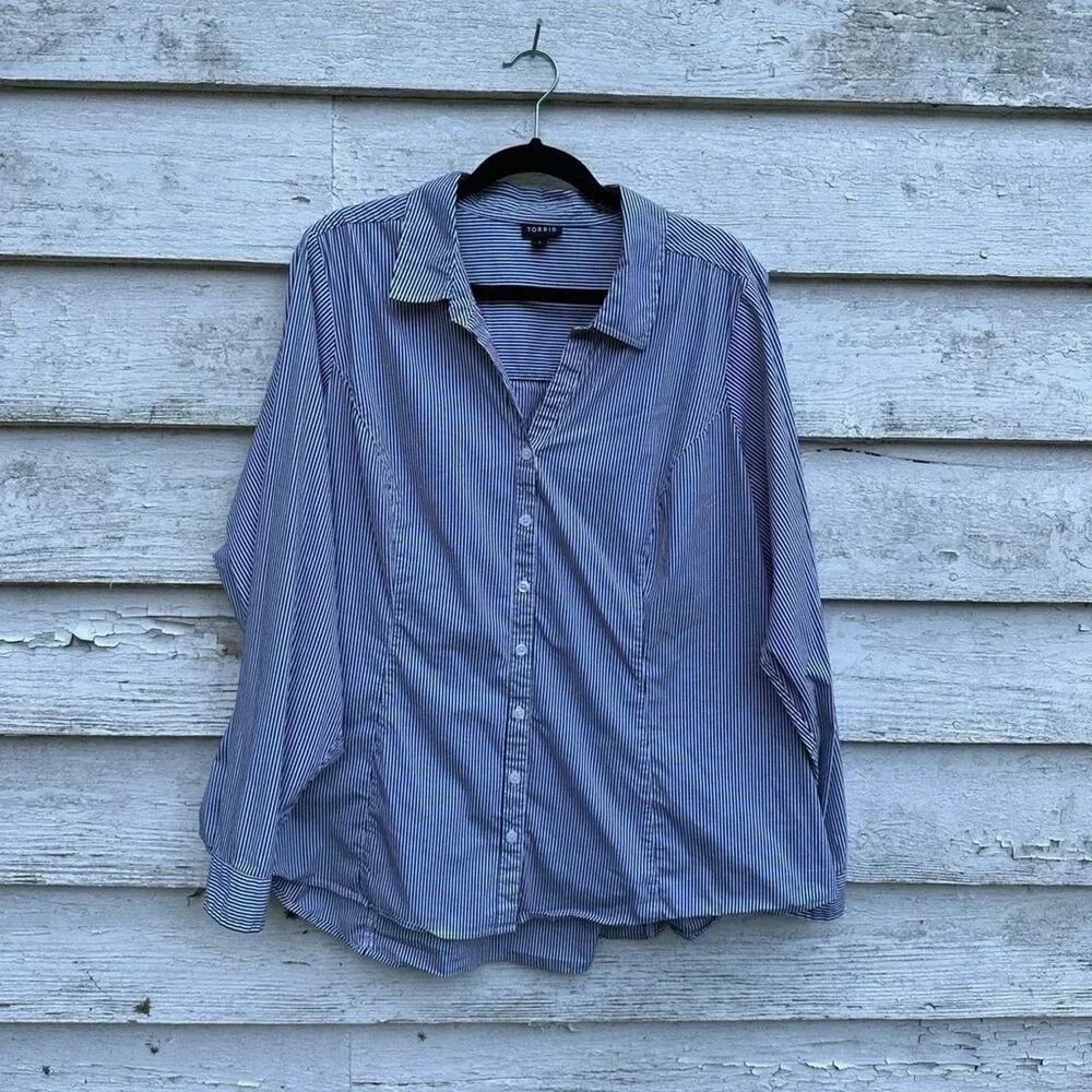 Torrid Womens navy and white striped‎ button down women's size 3